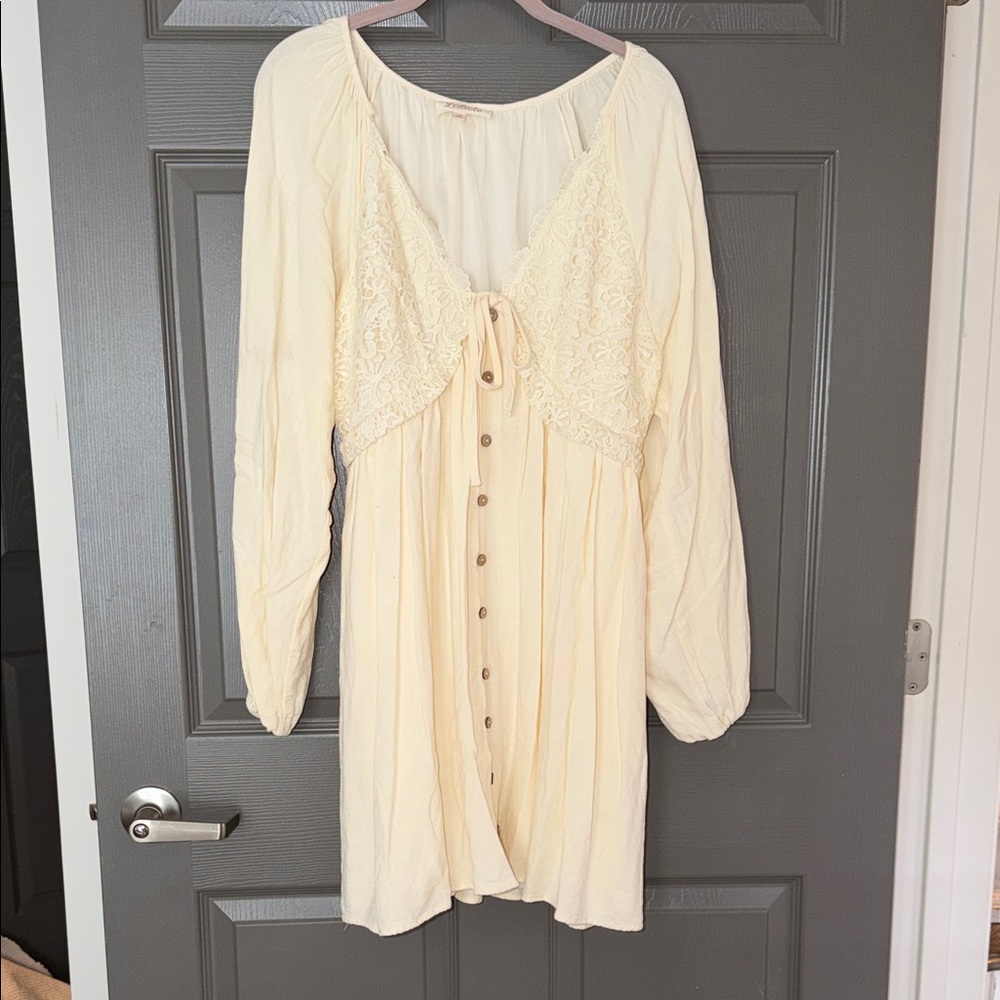 Cream Lace-Front Button Dress - Picture 4 of 7
